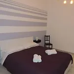 شقة Magenta