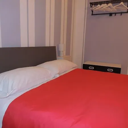 Magenta Apartment *
